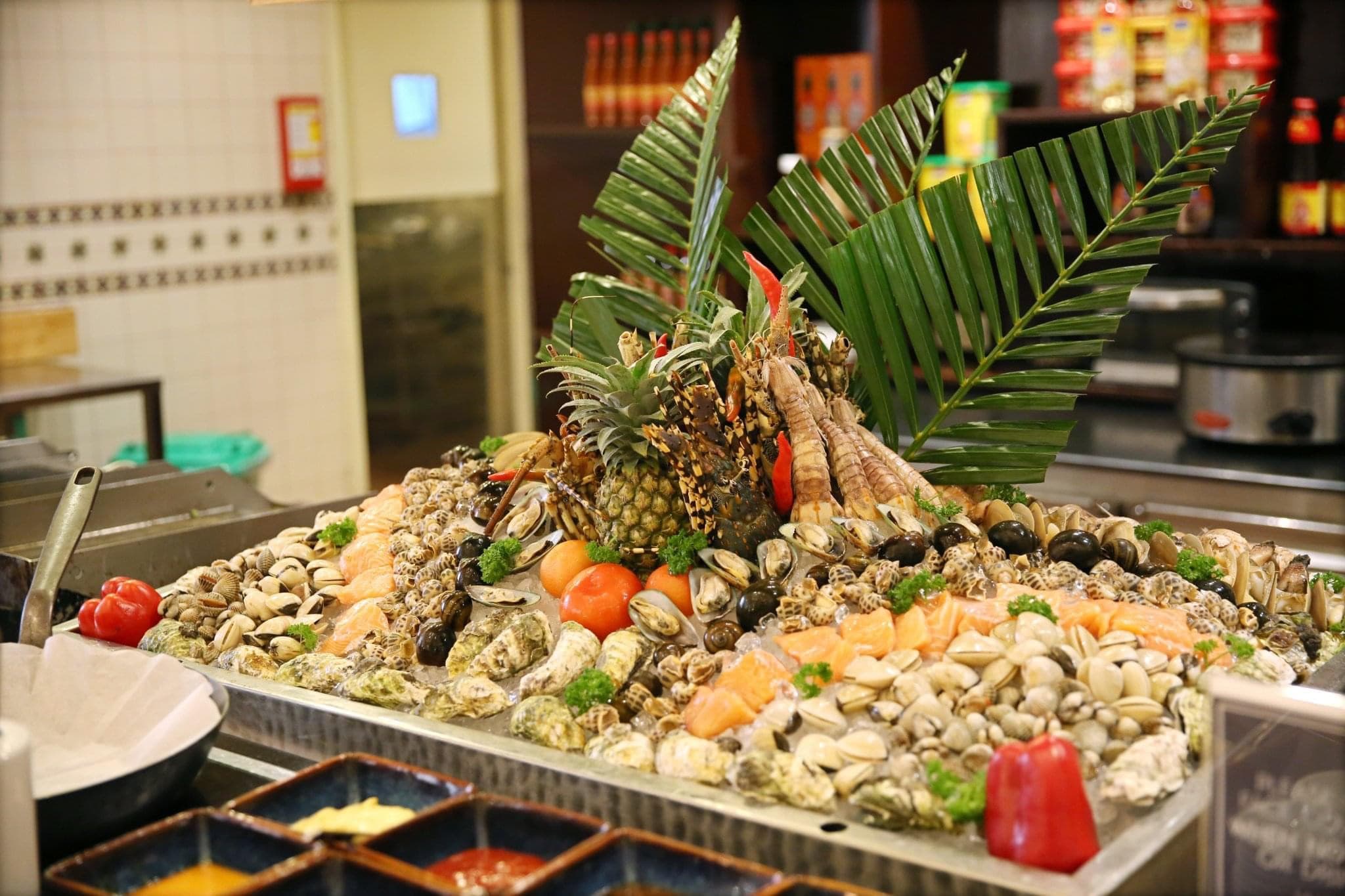 International Buffet at Sheraton Hanoi Hotel (Oven D'or Restaurant)